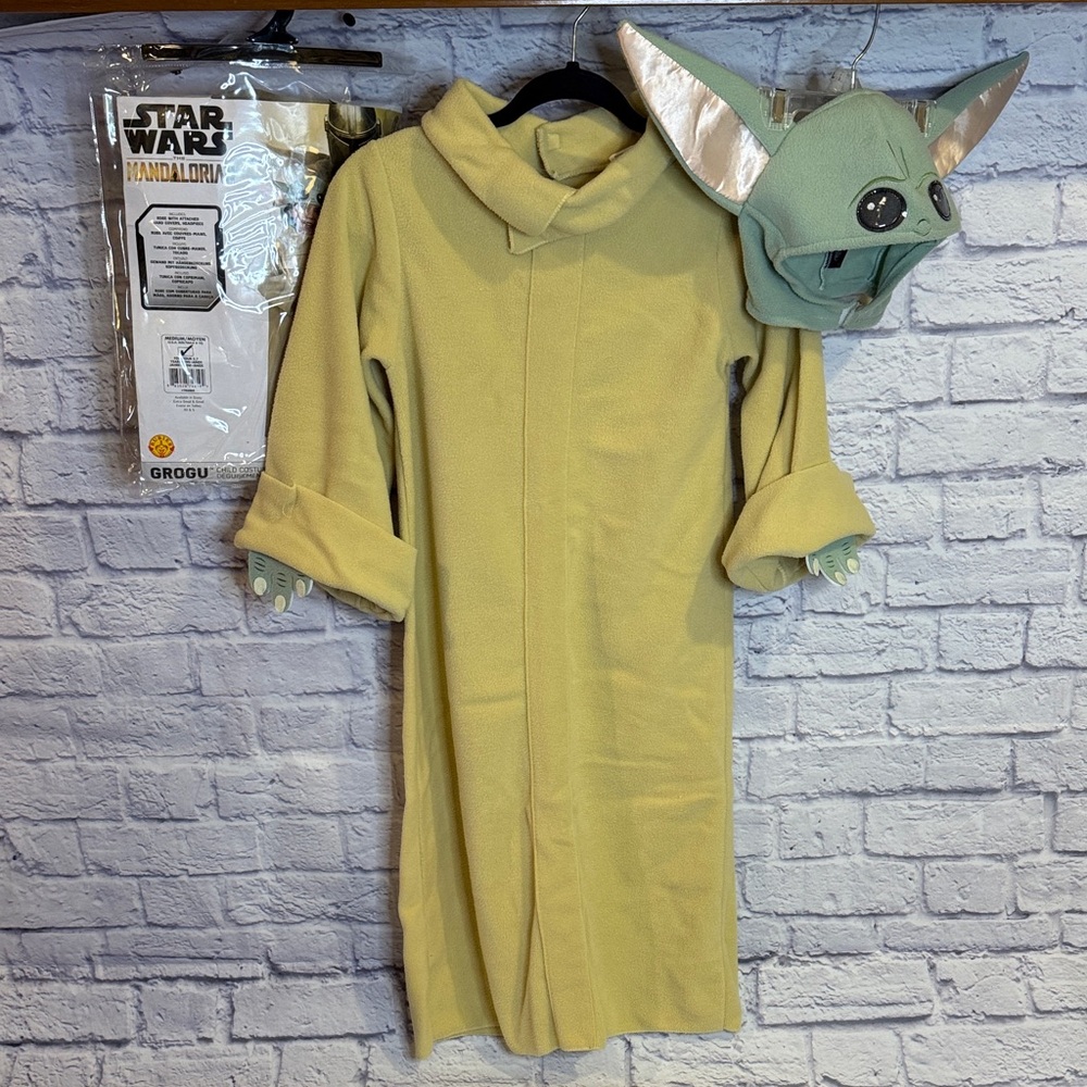 Star Wars Mandalorian Outfit with Green Baby Yoda Hat